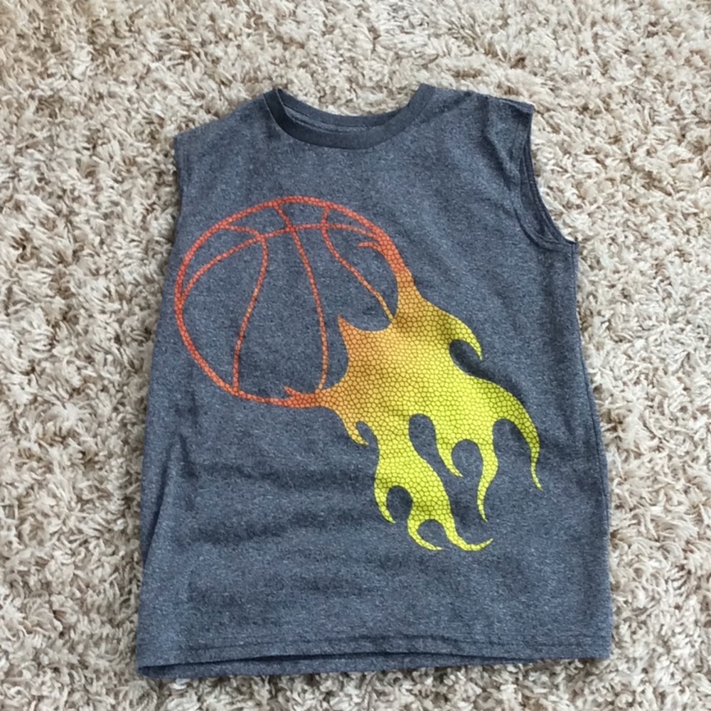 Tek gear flaming basketball T-shirt size boys 8